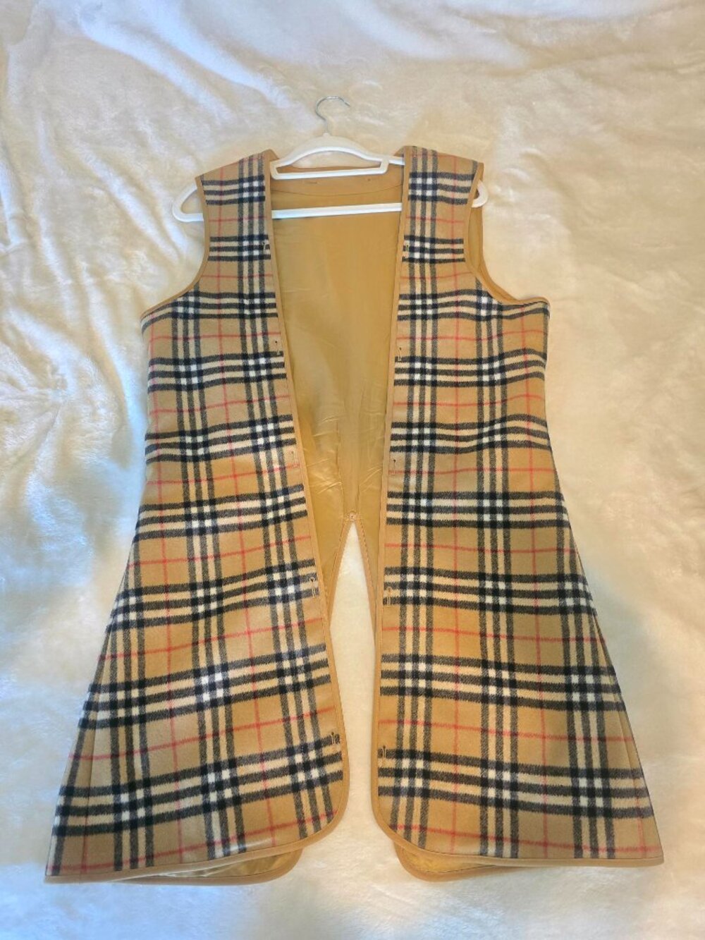 Authentic Burberry Vintage Check Sleeveless Coat - Beige Like New - Picture 4 of 14